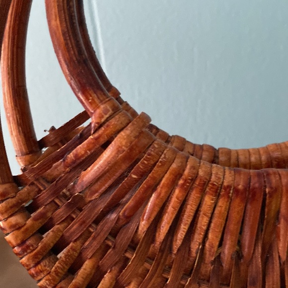 Light summer purse flower details wicker handle - Picture 9 of 11